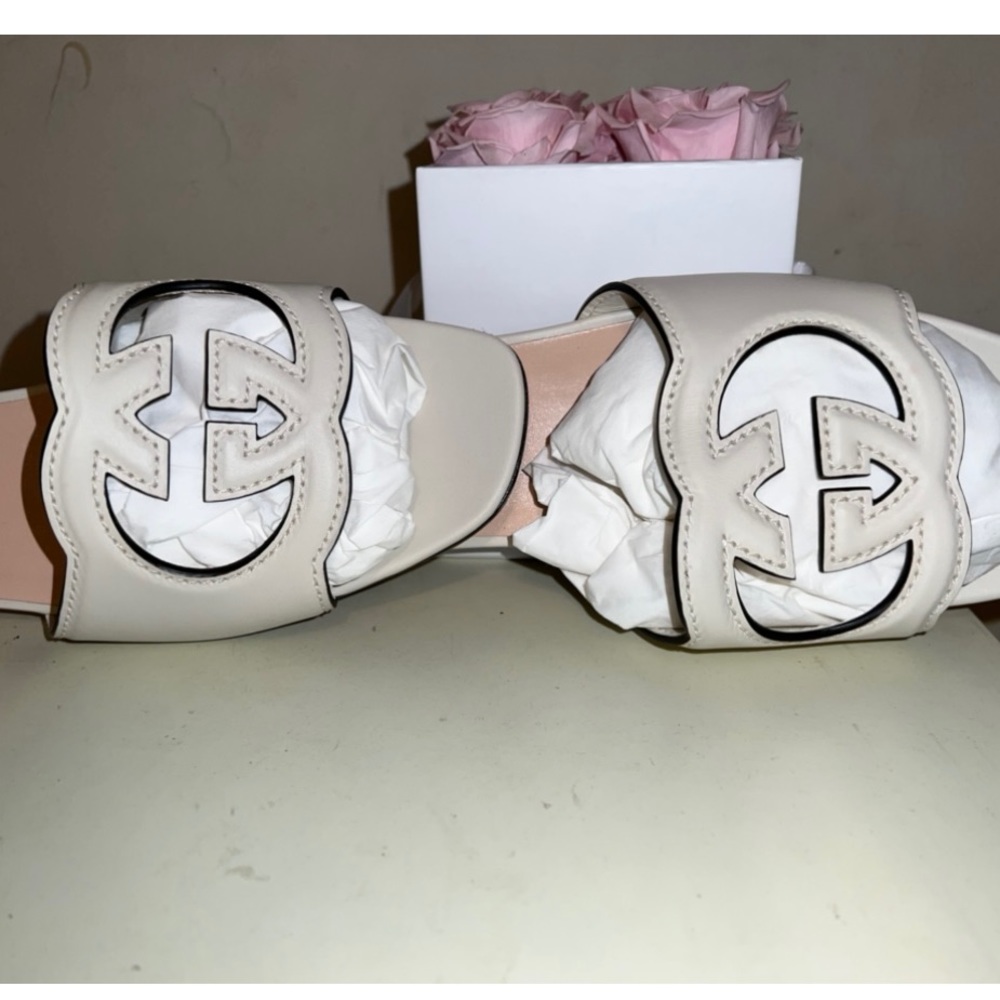 Gucci interlocking double GG cut out slide